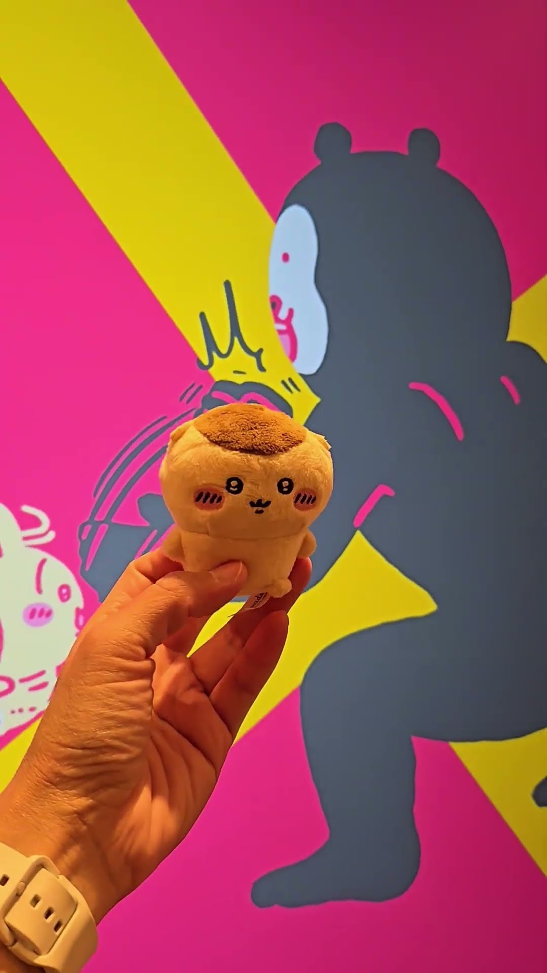 ちいかわ】お店の背景も可愛い！最新ガチャのくりまんじゅう先輩