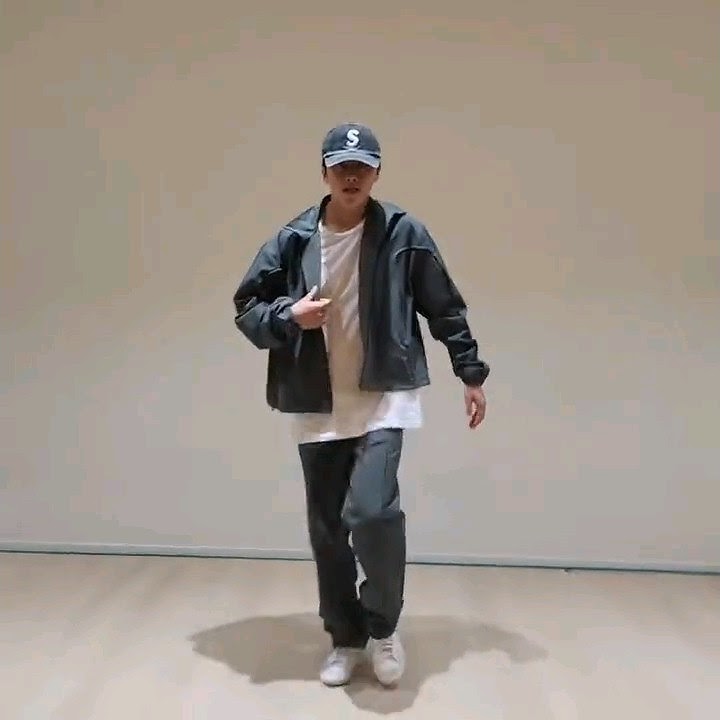 230925 SF9 Youngbin Twitter Update Dancing to #smokechallenge