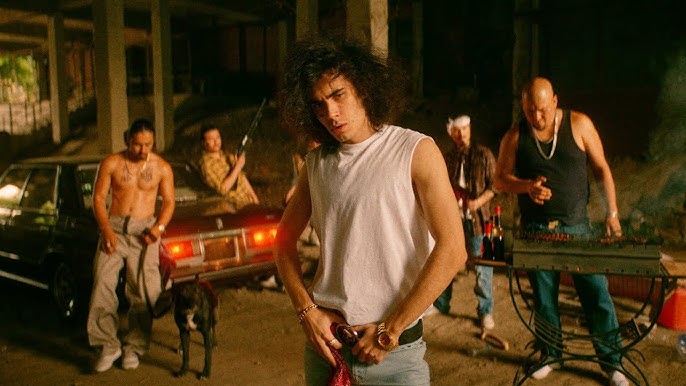 Ол жопты және кончаларды трахает етеді. Ыстық балапанмен жыныстық қатынас