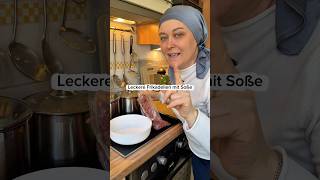 Leckere Frikadellen mit Soße.