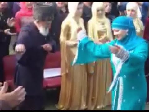 ОНИ ДАДУТ ФОРУ ЛЮБОМУ В ТАНЦЕ ЛЕЗГИНКИ...МашаАллах1 старики здоровья вам...