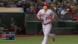 LAA@OAK: Trout clocks a solo shot off Hahn