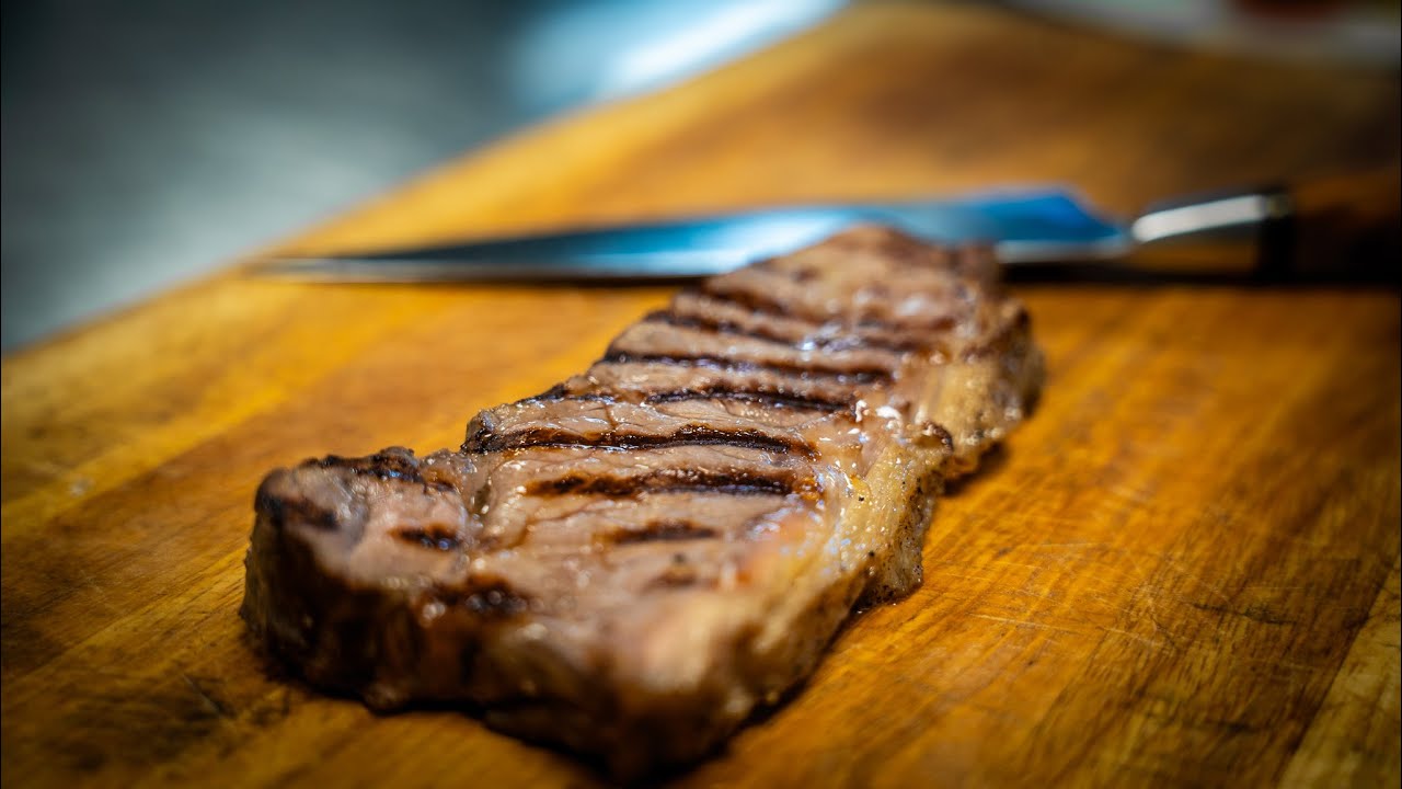 Så lagar vi perfekt ryggbiff med råstekt potatis