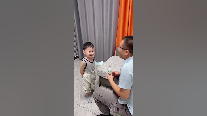 爸爸正在教儿子喊爸爸！不料宝宝却喊出了360度大转弯😂#爸爸带娃 #学说话的宝宝 #人类幼崽的迷惑行为 #小铁环游记