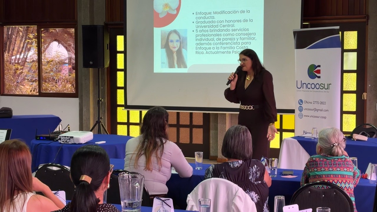 Mujeres participan en charla sobre resiliencia en el marco de la Semana del Cooperativismo