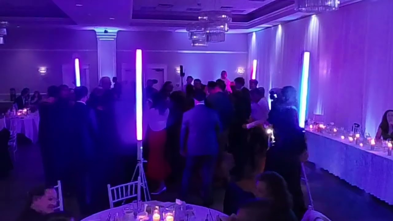 Packed Dance Floor Magic | Oregon Freddy Wedding DJ, Abernethy Center