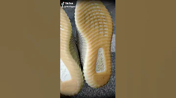 Size 10 5 Lundmark Yeezy 350 OG Box 
