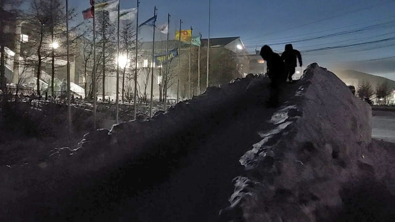 Навстречу ветру фильм 2022. Навстречу ветру предложение. Навстречу и на встречу с примеры. Навстречу судьбе. Навстречу ветру предложение.