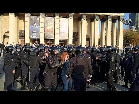 Хоровод под «Солнечный круг» и задержания в Новосибирске