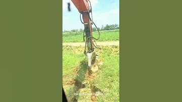 The process of excavator easily digging up tree roots-good machines can improve work efficiency