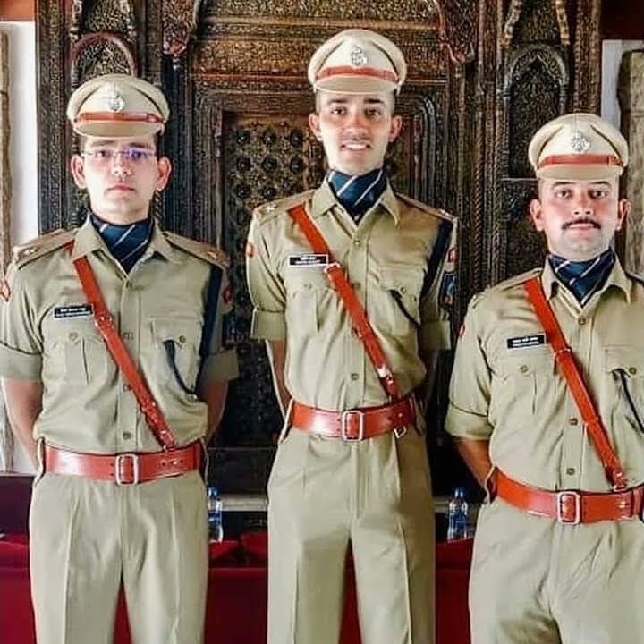 kis din ki bas ye khwahish thi apna bana lu tujhko