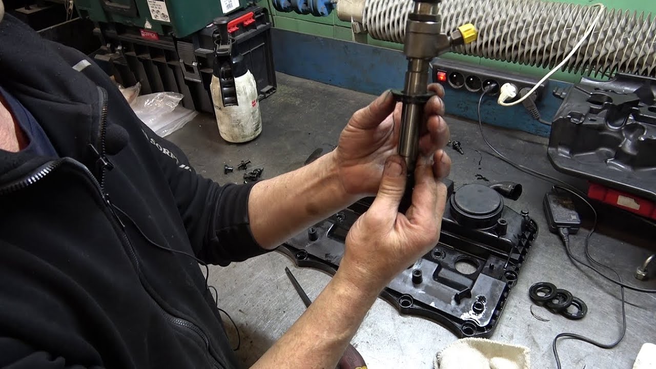 Uszczelniacze wtryskiwaczy w pokrywie. Transit Custom