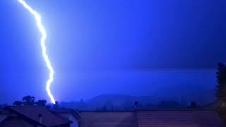 Fulmine colpisce vicinissimo,durante una tempesta di notte!!!!😱😨😬⚡️⛈️