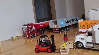 Tamiya truck 1/14 Carrying pallets with forklifts in Maersk containers