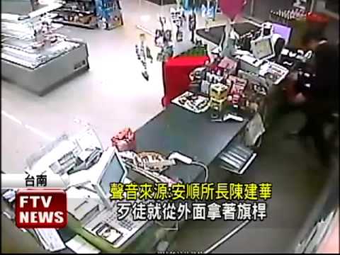 拉不開收銀機 醉漢火大敲壞取財－民視新聞
