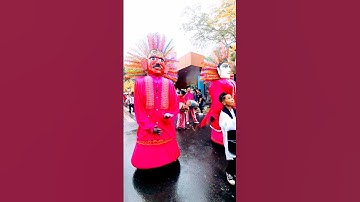 Peserta pawai festival ondel ondel taman mini 2025