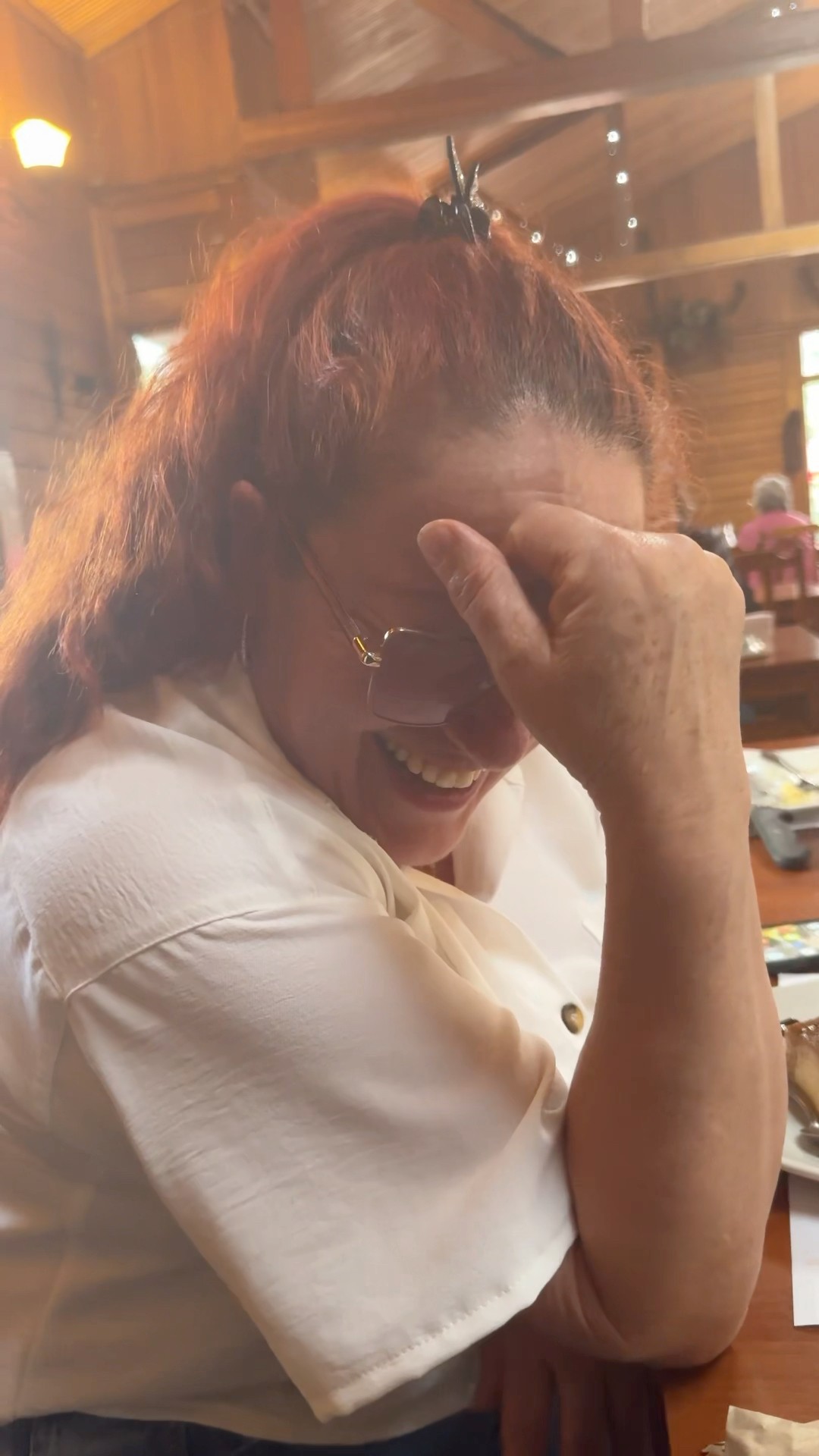 BROMA el cumpleaños a la abuela 5 meses antes #humor #comedia #cosasdefamilia #cosasdecasa