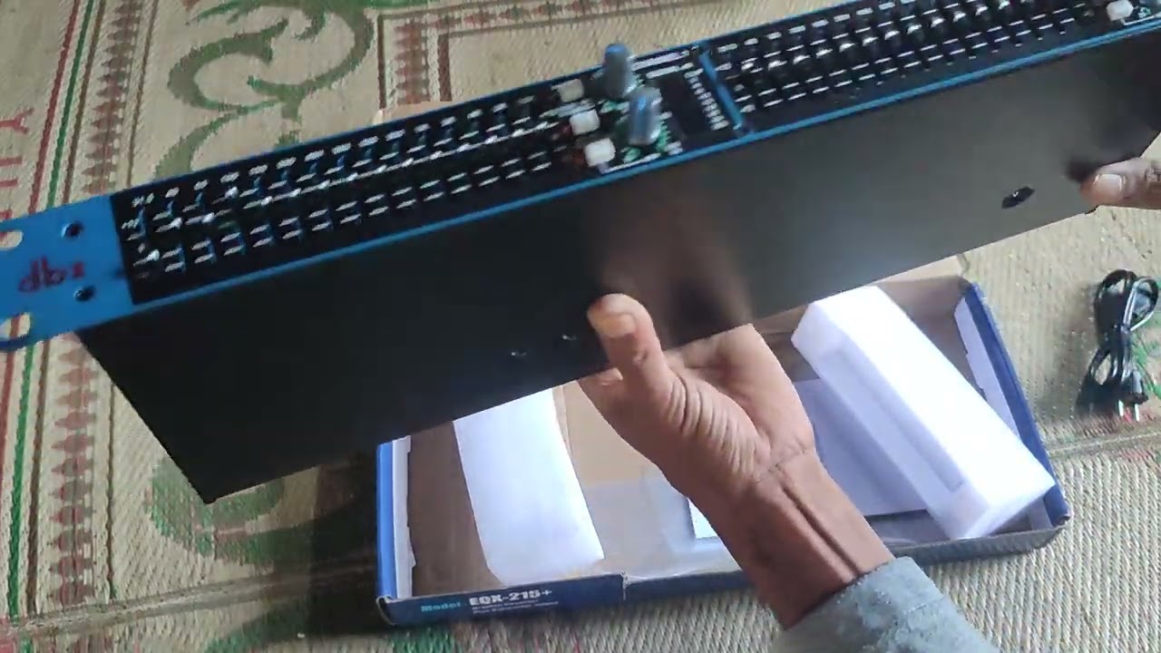 Mumpung lagi jam istirahat nguli ngecek paketan equalizer dbx 215 subwofer