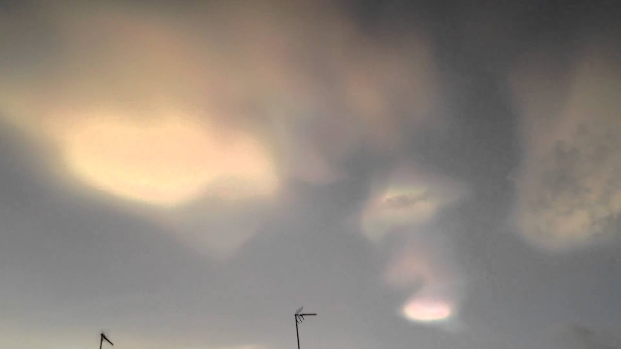 STRANGE SKY 2016: Mysterious clouds above Coventry UK