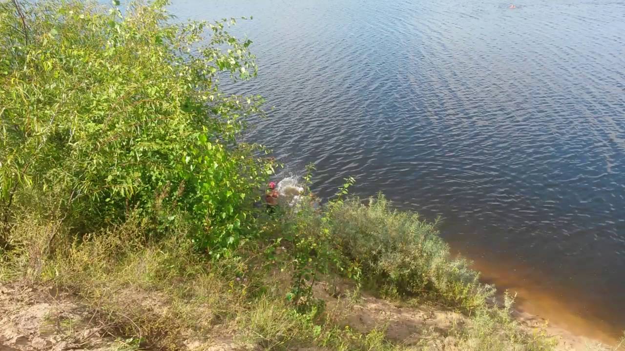 Как девушки ловят рыбу - YouTube