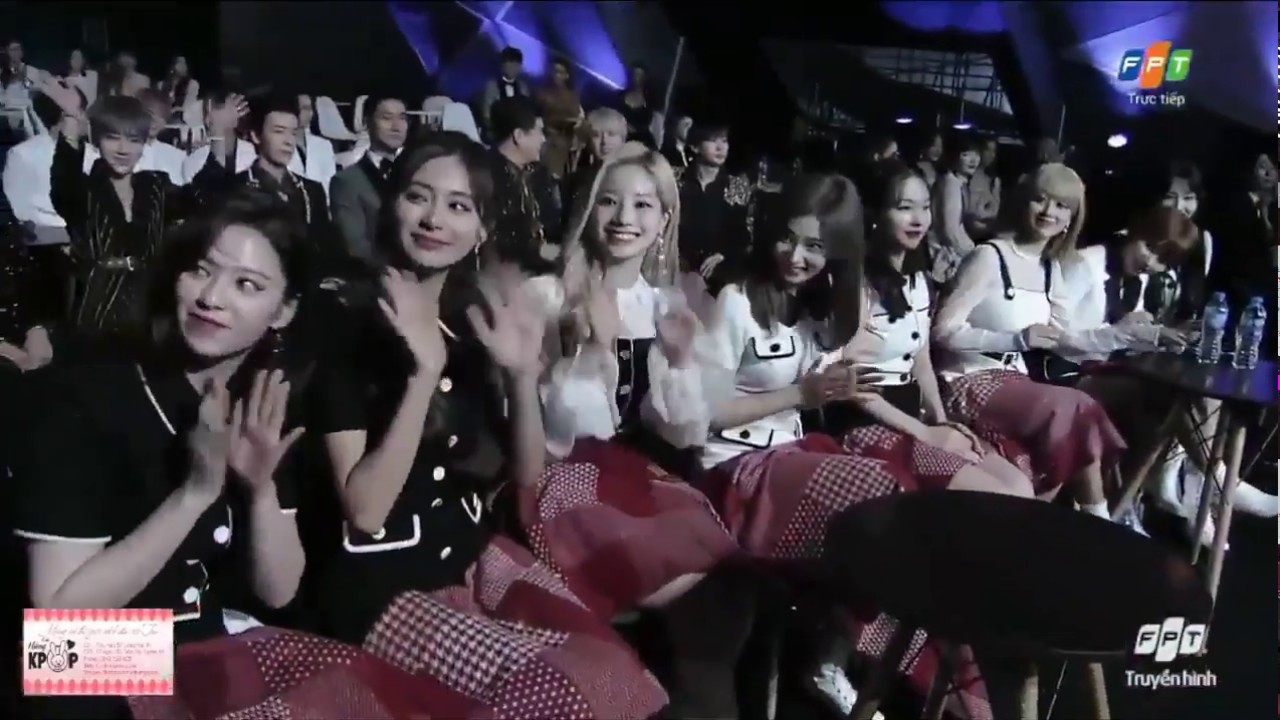 191126 TWICE Cutest Interviews @Asia Artist Award 2019 in Vietnam (AAA2019)