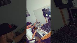 Making Classic Boombap Beats on an MPC 2000
Beatmaking playlist: https://youtube.com/playlist?list=PLgNL0Vq3eoEYiRs0-SBmQLQYsc0vMTciO
π₯ Drumpacks:
https://www.beatstars.com/tommyvamoz/sound-kits
π― Beat Store:
https://www.beatstars.com/tommyvamoz
πΈ Instagram:
https://www.instagram.com/tommyvamoz
π΅ Bandcamp:
https://tommyvamoz.bandcamp.com/album/crunch-4-lunch
#rapbeats #instrumentalbeats #hiphopbeats Making Classic Boombap Beats on an MPC 2000