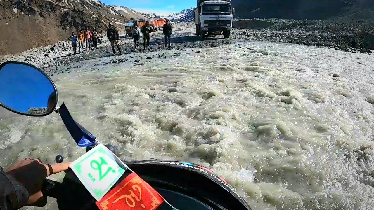 Leh Highway Heavy Water Crossing | Scooter Stuck | Activa se India 