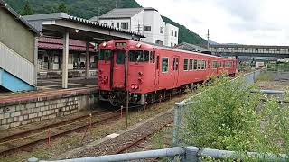 智頭駅を発車する キハ47形 普通列車鳥取行き