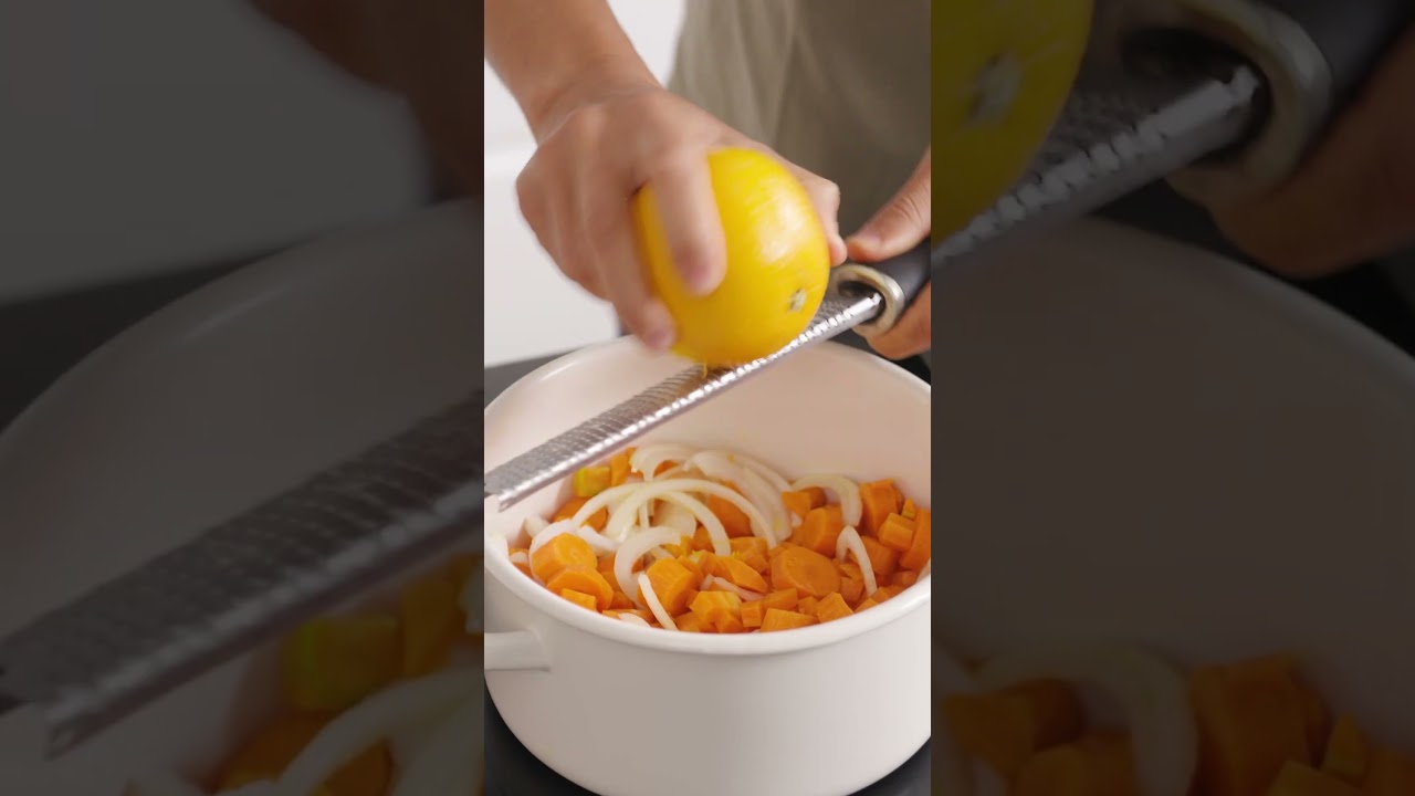 מרק ויטמיני גזר תפוז ג'ינג'ר וחלב קוקוס