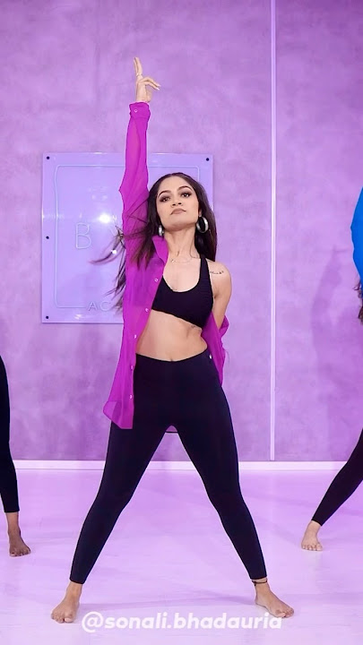 Kamli - Sunidhi Chauhan | #trending | Sonali Bhadauria | #kamli