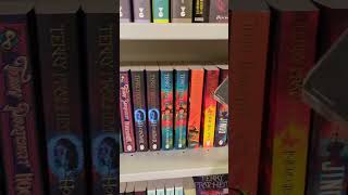 Terry Pratchetthyllan på Outland i Oslo 😍