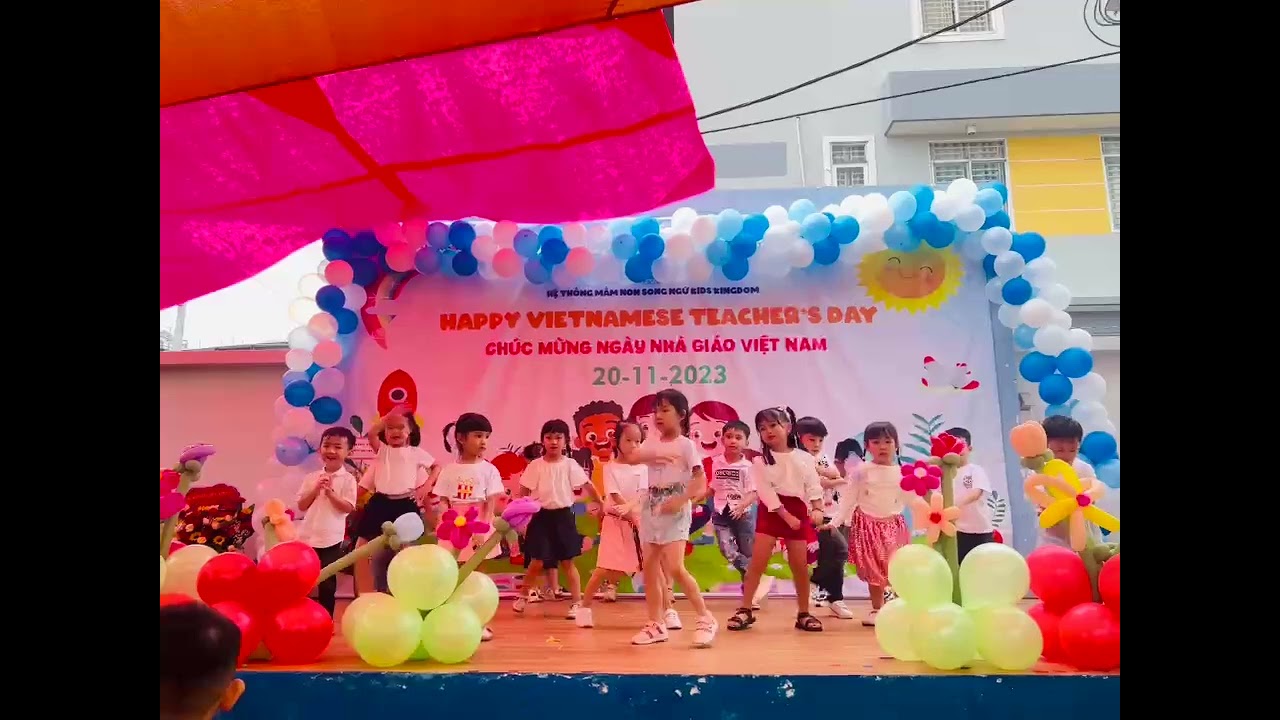 “Sẻ Chia Từng Khoảnh Khắc” by Ari & Friends 