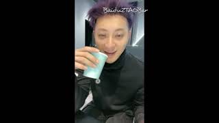 Huang Zitao Livestream/Tao recording song