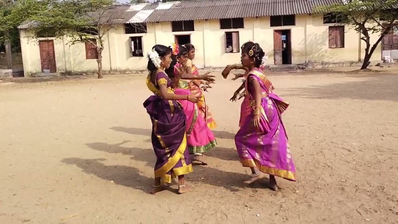 Mannu veesum Vasanai-Republic day performance-2023 by 5th std girls..
