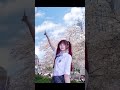 1秒出片技巧？之前咋没人告诉我闪光灯这么好用啊！！！ #樱花树下站谁都美 #听丘比特拜托一秒去春游 #春天的温柔已长满枝头 #这是属于春天的氛围感 #春天在树上开满了花