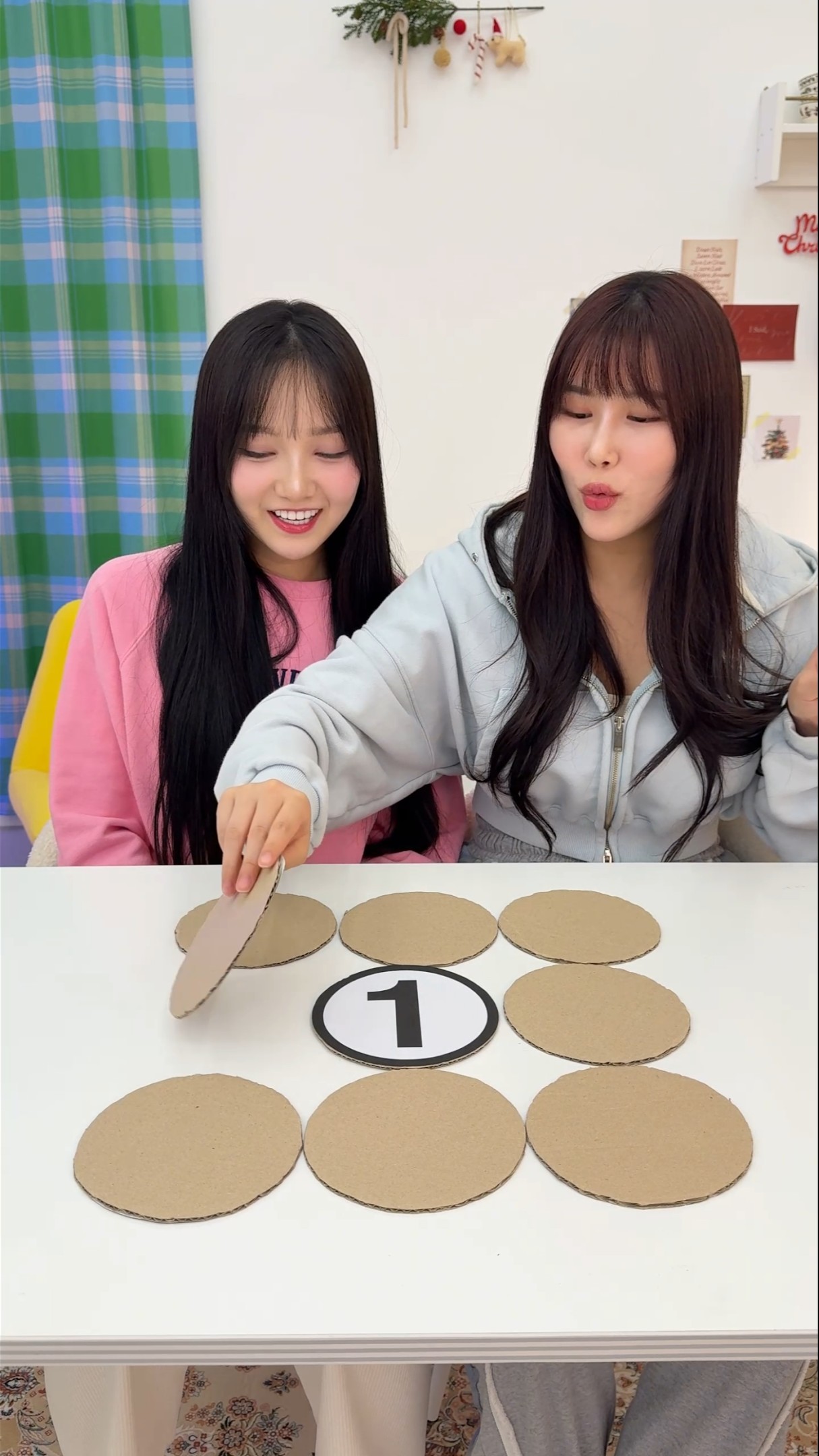 누가 먼저 숫자를 다 뒤집나요??