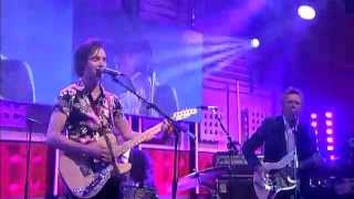 Miniatura de vídeo de "Jett Rebel & All Star Band - Purple Rain (Live @ DWDD)"