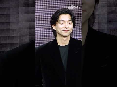 &#39;부드러운 미소처럼 따뜻한 벨벳 수트 스타일링 &#39; #GONGYOO #트렁크 #제작발표회 #포토타임 #넷플릭스 #TheTrunk #netflix #phototime #<strong>공지철</strong>
