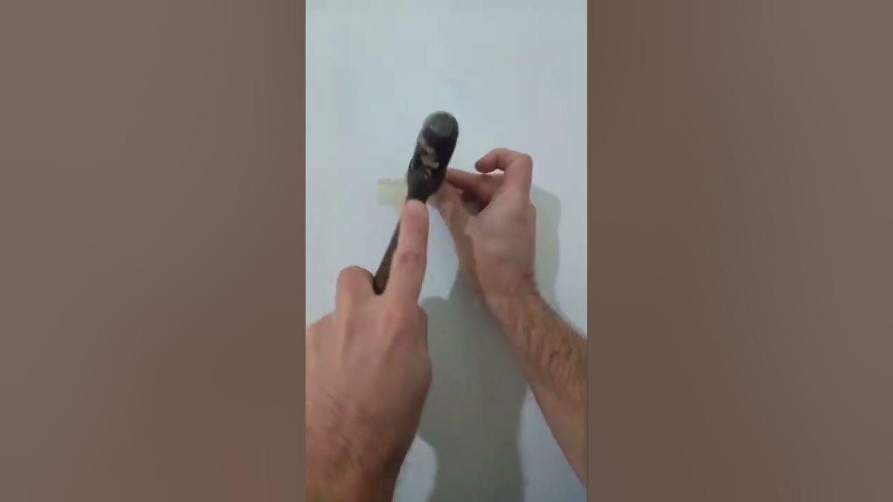 Cómo colgar cuadros sin hacer agujeros en la pared? - Bricomania