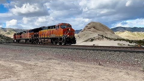 Superlative BNSF Q Stack Train. 3 H2 Units! Amazon & JB Hunt! Stunning Scenery at the Rocks! 4KHDR!