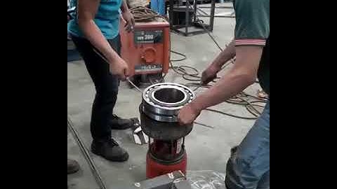 Demonstration of heating up a bearing before installation