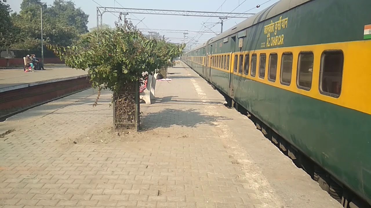 Sch Garib Rath ||12204 {ASR} AMRITSAR - {SHC} SAHARSA GARIB RATH EXPRESS ||crossing ...