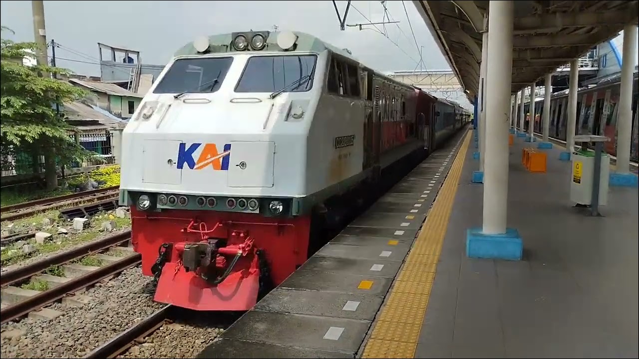 Memburu lokomotif terbaru livery terbaru  