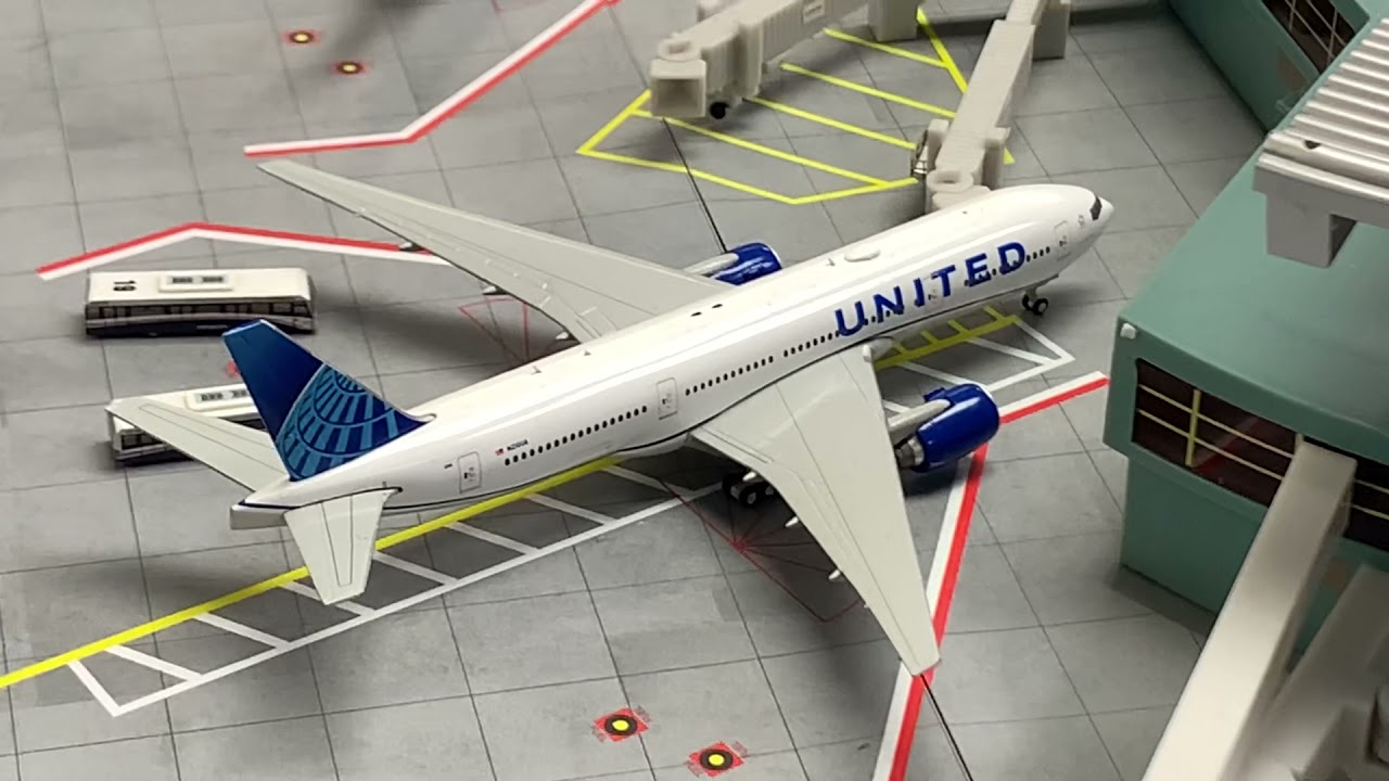 Las Vegas airplane shop (part 1) YouTube