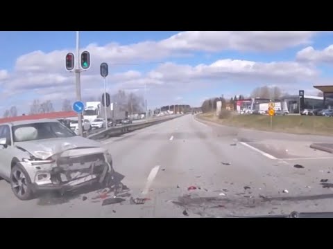 Unmarked police car chase motorcycle in Sweden