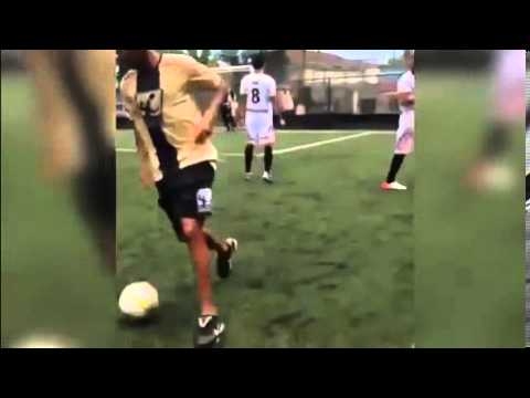 Robinho makes mug of teammate with amazing nutmeg