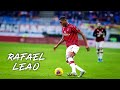 Rafael Leão just dances with defenders..