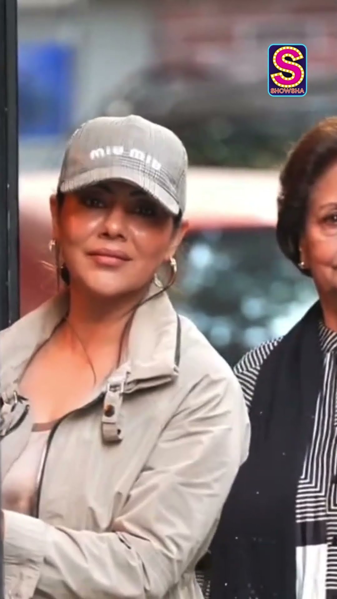 Fashion Game On Point: Gauri Khan Out And About In The City With Her Mom! | Gairu Khan | N18S