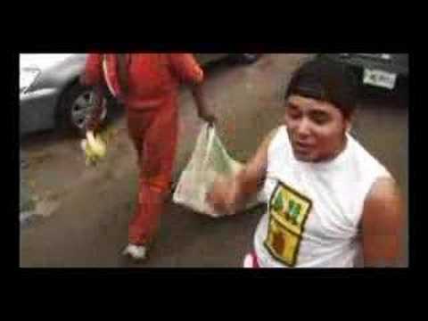 Watch the video for Estas de miedo