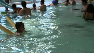 Bruna Cataldo En La Piscina